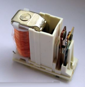在電磁繼電器的廣泛應用下，還有哪些常用的工業(yè)繼電器？