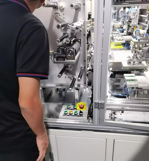 用于制片機和疊片機的伺服控制，提升電氣工程中IO精度的解決方案